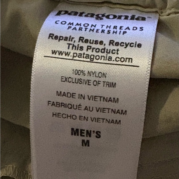 Patagonia Men’s Nylon Lightweight Hiking
Pants Size Med Tan Khaki zippers work - Picture 6 of 8